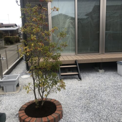 伸縮目地施工です。