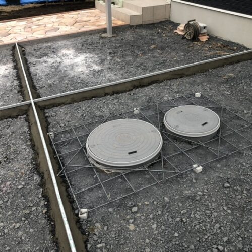 駐車場見切りのエキスパンタイの設置となります。