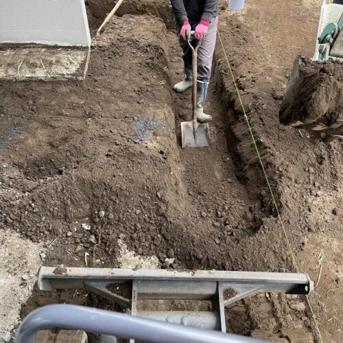 6号砕石入れ作業です