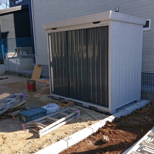 物置の設置です。