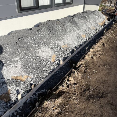 砕石転圧です。