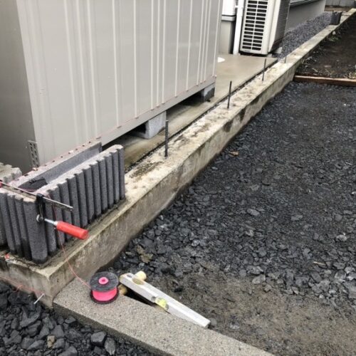 境界部分のブロック積み作業です。