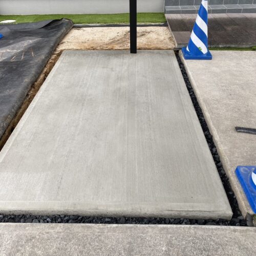 コンクリート脱枠作業です。