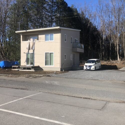 本日より工事着工着工です。境界位置の確認作業をしまして明日から掘削作業の開始です。