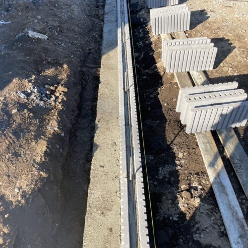 ブロック積みです。