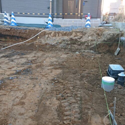 駐車場部分の掘削です。