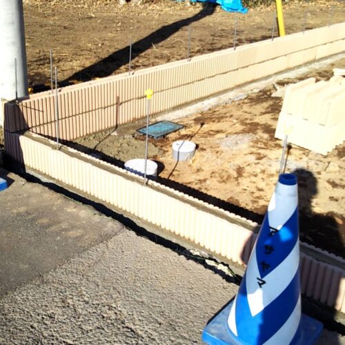 ブロック積みです。