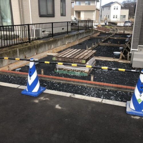 西側駐車場の型枠組み作業完了です。