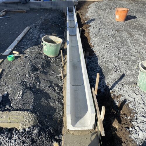 U字溝施工です。