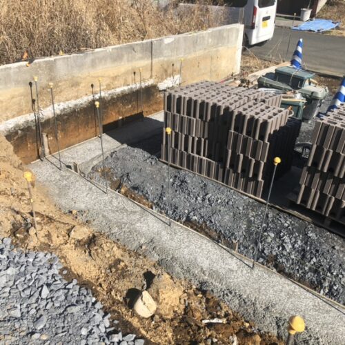 ブロックベースコンクリートの養生となります。