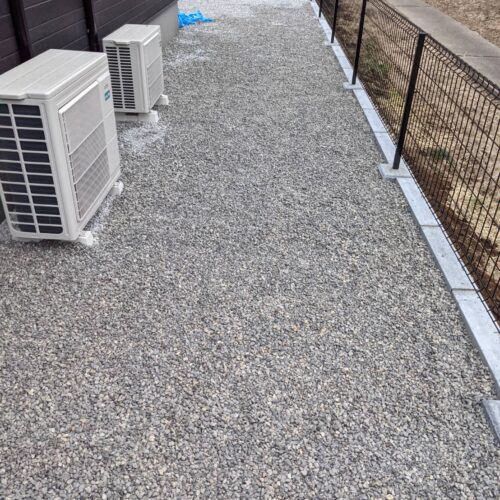 6号砕石敷きです。