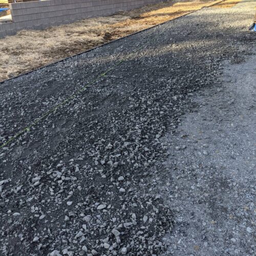 路盤砕石敷きです。