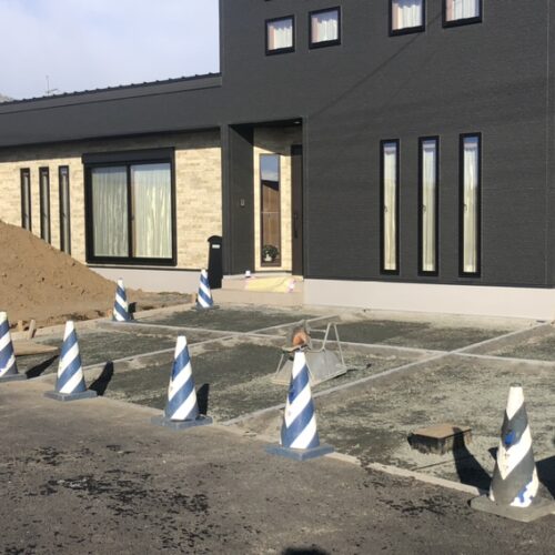 強い寒波の影響があり駐車場の土間コンクリート打設を来週に延期となります。