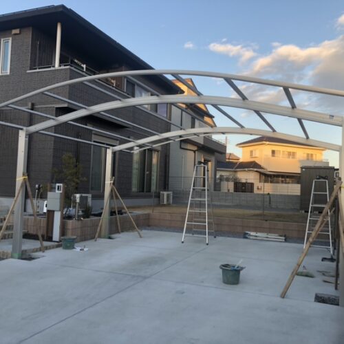 カーポートの組み立て設置となります。