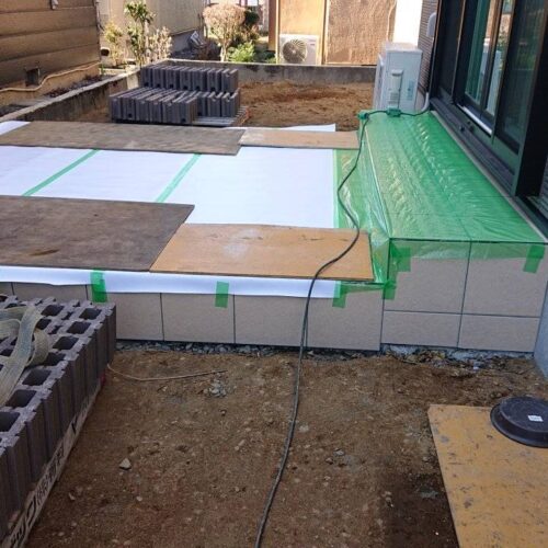 タイルデッキの養生です。