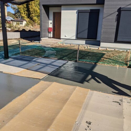 土間コンクリート打設です。