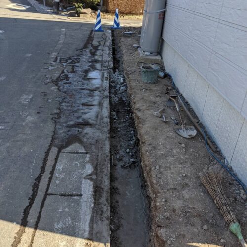 既存基礎斫り作業です。