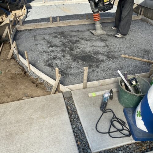 土間砕石転圧です。