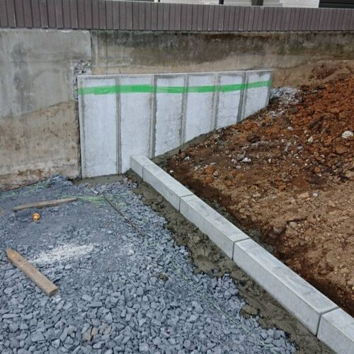 土止め平板、地先ブロックです。