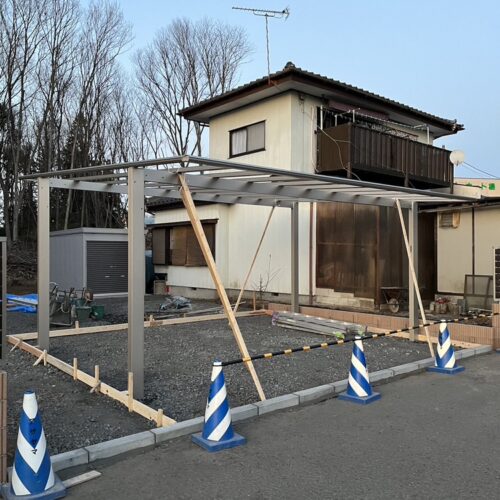 カーポートの組み立て設置となります。