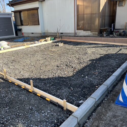 駐車場コンクリートの型枠組みとなります。