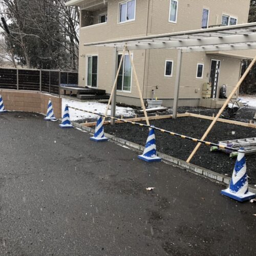 本日は雪模様の為に工事作業は休工となります。