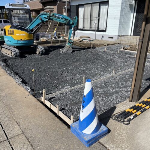 砕石敷きです。