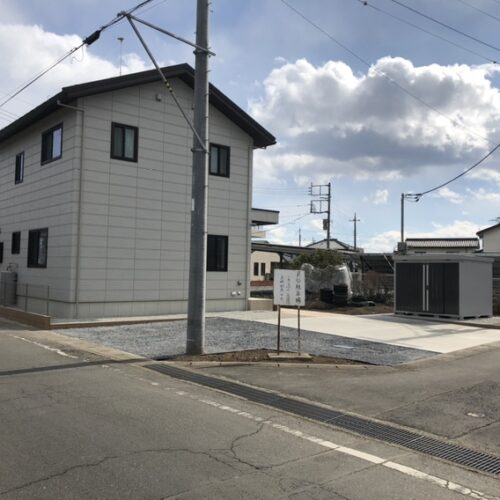 駐車場の土間コンクリートの養生完了です。