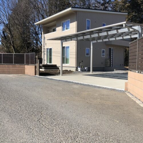 駐車場土間コンクリートの養生も終わり工事完了となります。ありがとうございました。