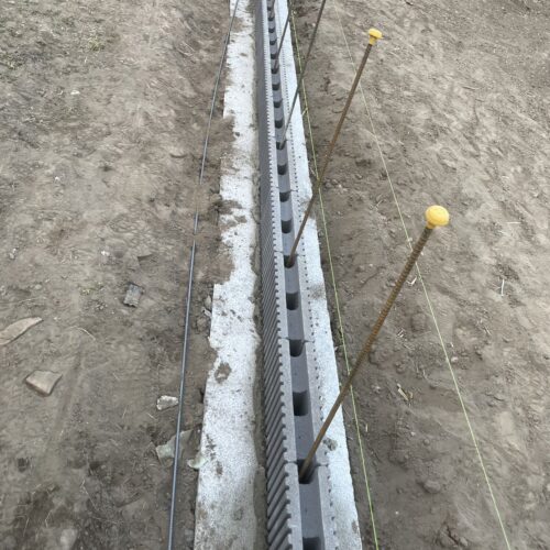 境界側のブロック組積みです。