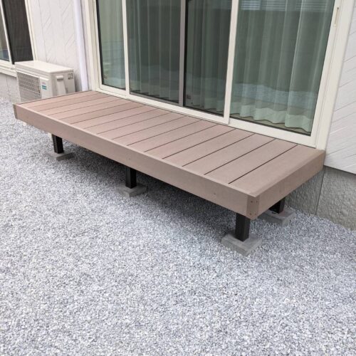 ウッドデッキ組み立てです。