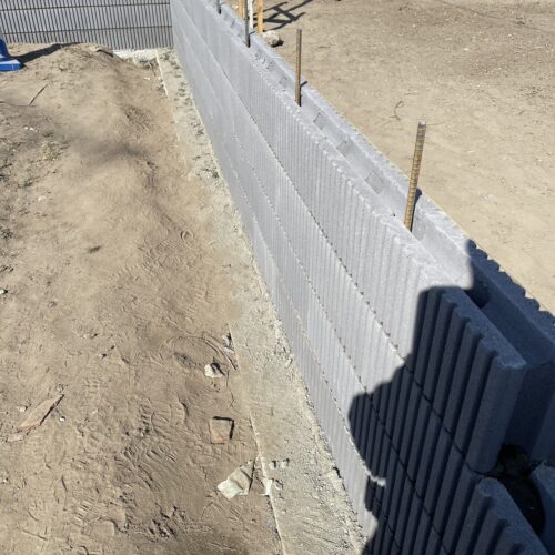 ブロック積みです。