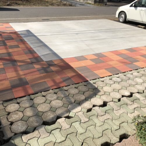 駐車場の土間コンクリートの養生完了です。お車を入れて駐車場をご使用ください。ありがとうございました。