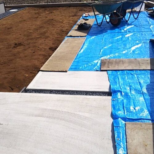 鋤取り作業です。