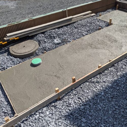 アプローチ下地生コンです。