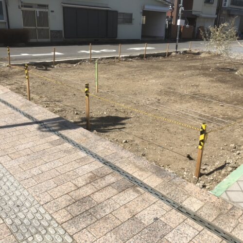 境界工事となります。お待たせ致しました工事作業開始です。