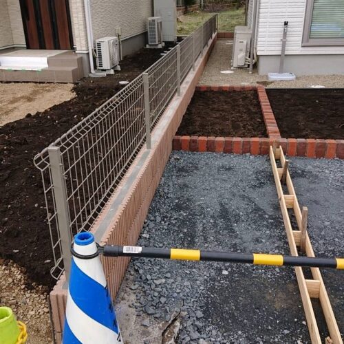 フェンスの施工です。