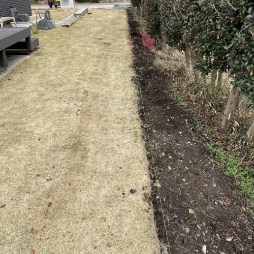 既存芝の撤去です。