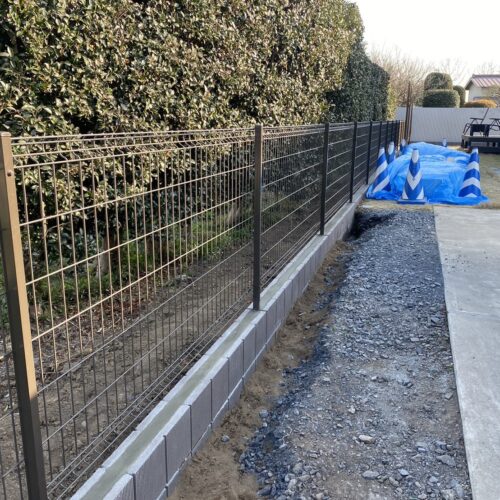 フェンス施工です。