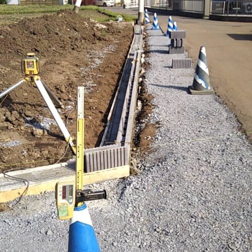 ブロック積みです。