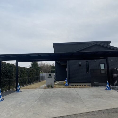 カーポート施工です。