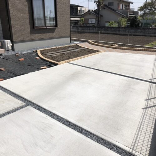 お待たせ致しました暖かくなるのを待っての植栽作業が明日の予定となります。