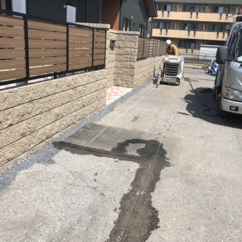 アスファルトのカッター入れです。