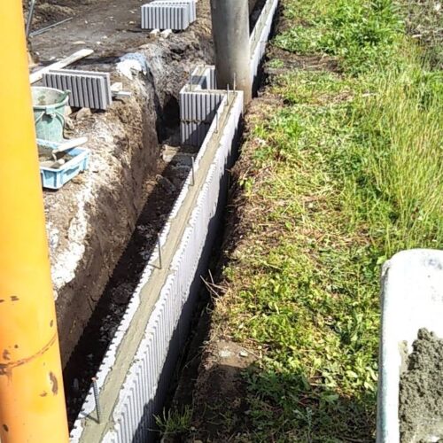 引き続きブロック積み作業です