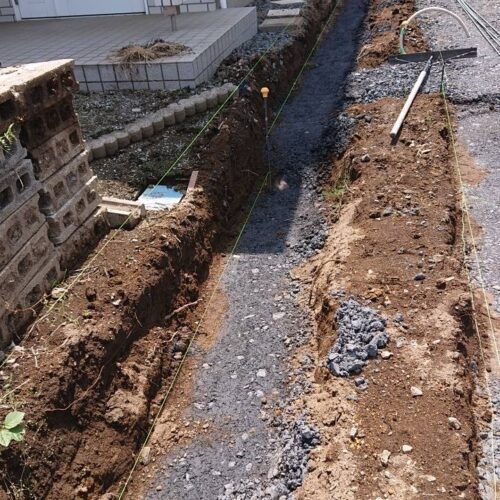 ブロックベースの砕石入れです。