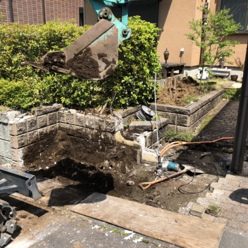 既存のブロック解体作業より工事開始着工となります。