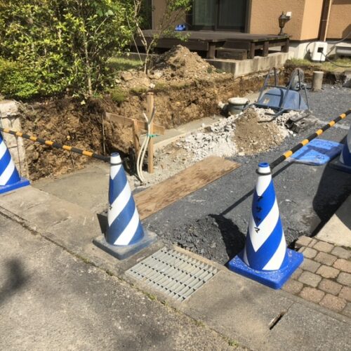 ブロックベースコンクリートの養生となります。