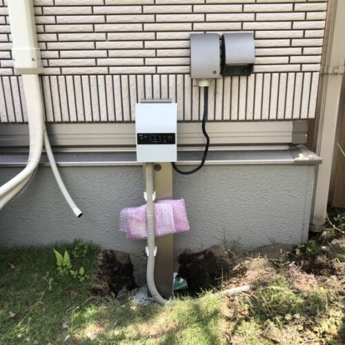 照明の変圧器トランスの設置となります。