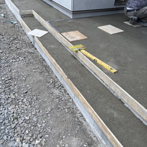 タイルデッキ施工です。