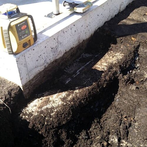 工事着工となります。掘削作業の開始です。